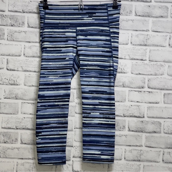 GAP Pants - Gap Fit GFast Capris/Crop Strip Leggings Extra Small